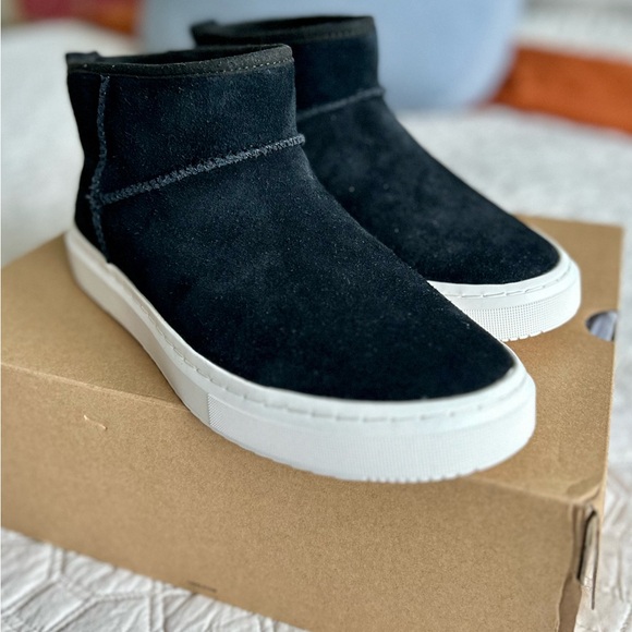 UGG W ALAMEDA MINI BOOT BLACK size 11 - Picture 3 of 10